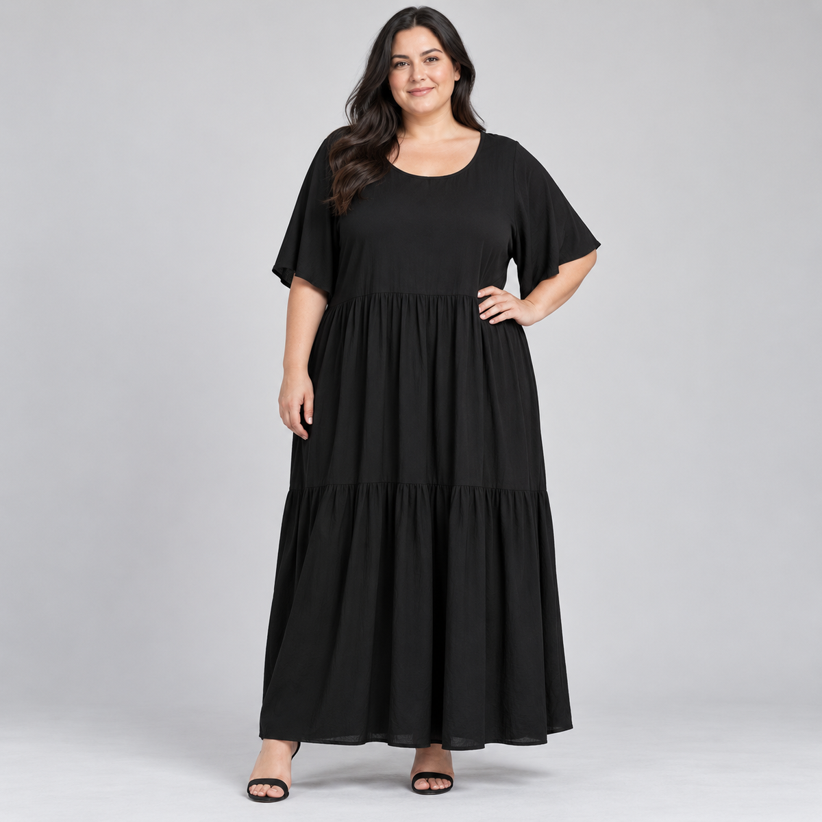 Vestido negro largo de verano Colección Argentina con falda amplia, vista frontal.