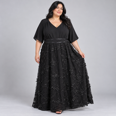Vestido negro de encaje 2XL con falda larga y mangas fluidas, vista frontal.