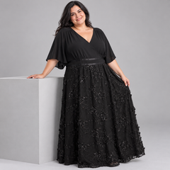 Vista frontal completa del vestido negro de encaje con bordados talla 2XL.