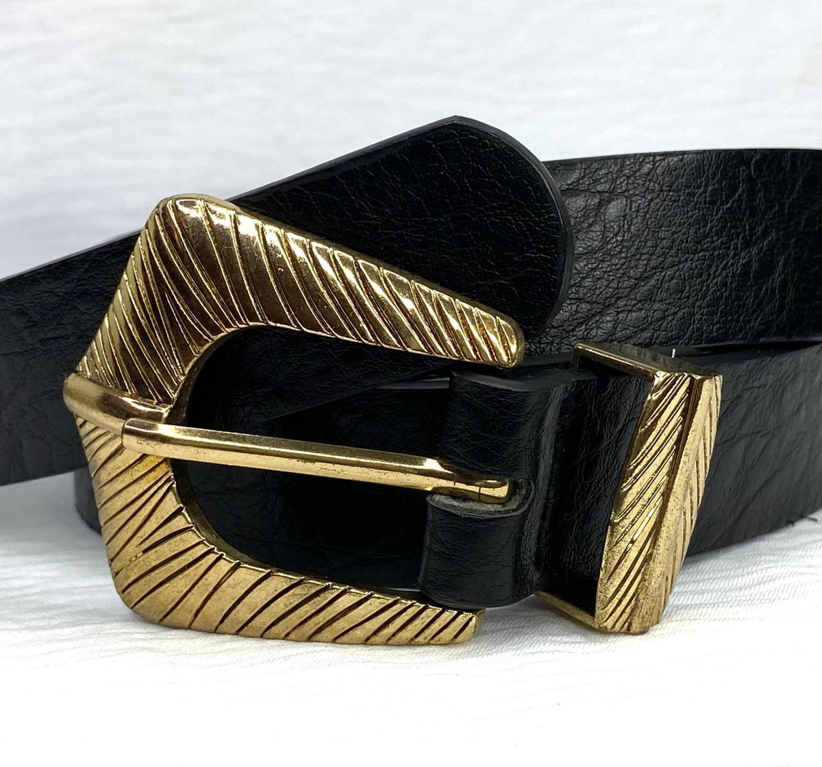 Cinturón mujer negro hebilla dorada By Brasil