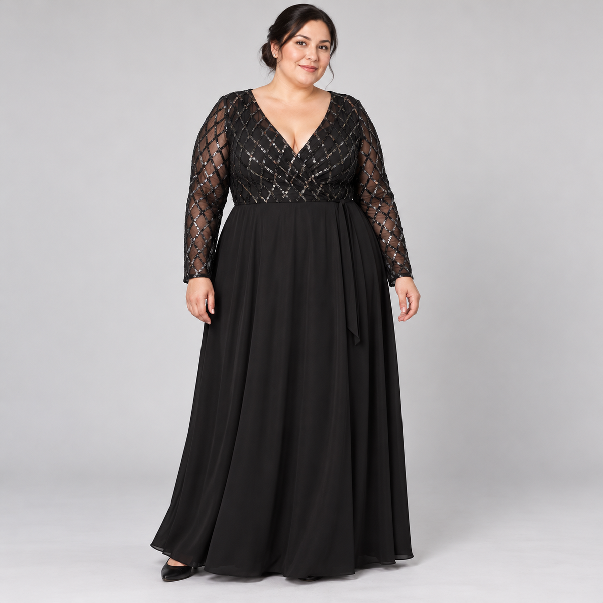 Vista frontal del vestido negro largo con mangas transparentes talla 4XL.