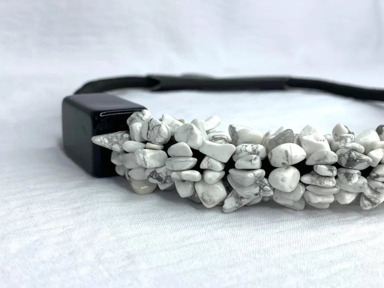 Collar gargantilla mujer piedras blancas bisutería By Brasil