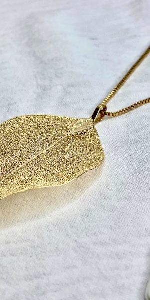 Collar colgante hoja dorada mujer Bisutería by Brasil